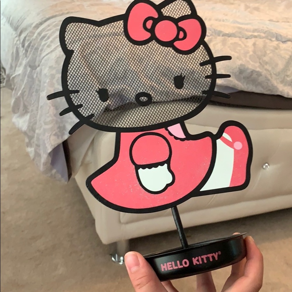 Hello kitty jewelry holder + Hello kitty clock!!